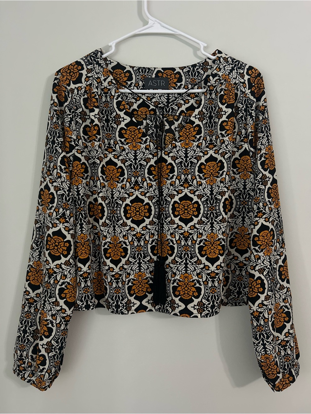 ASTR Anthropologie Blouse S Multicolor Geometric Tassel Puff Sleeve Boho V Neck